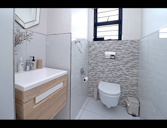 4 BEDROOM CLUSTER FOR SALE IN GLENHAZEL
